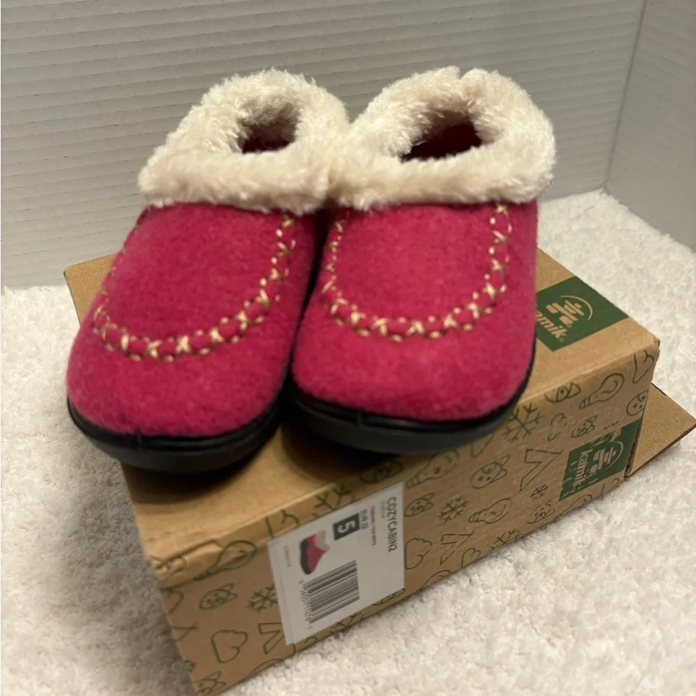 Kamik Pink Toddler Kids Cozy Cabin 2 Size 5 Faux Fur Lined Felt Slippers NEW